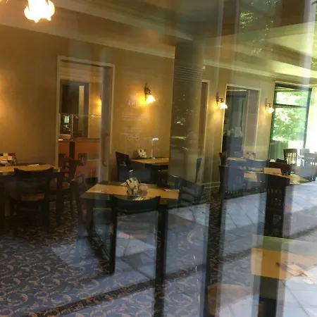 617 W Polonia Lejlighed