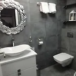 617 W Polonia Apartment *