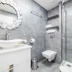 Apartment 617 W Polonia