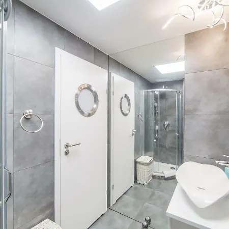 Apartment 617 W Polonia